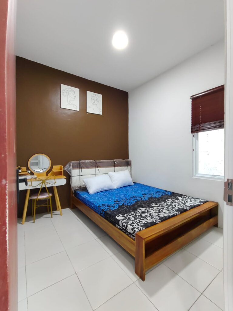 Kamar tidur utama rumah subsidi dekat stasiun KRL Mahkota Estate Cibunar